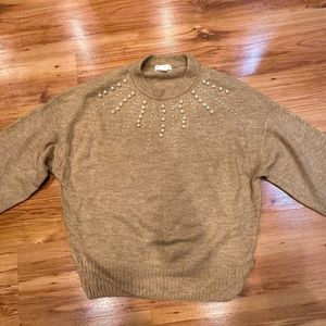 A beautiful almost new, pearl sweater !